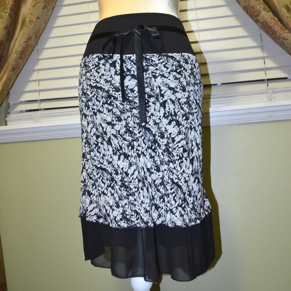 NWOT Black & White Floral Skirt
